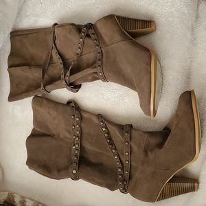 Size 9 Olivia Miller 4 in heeled boot